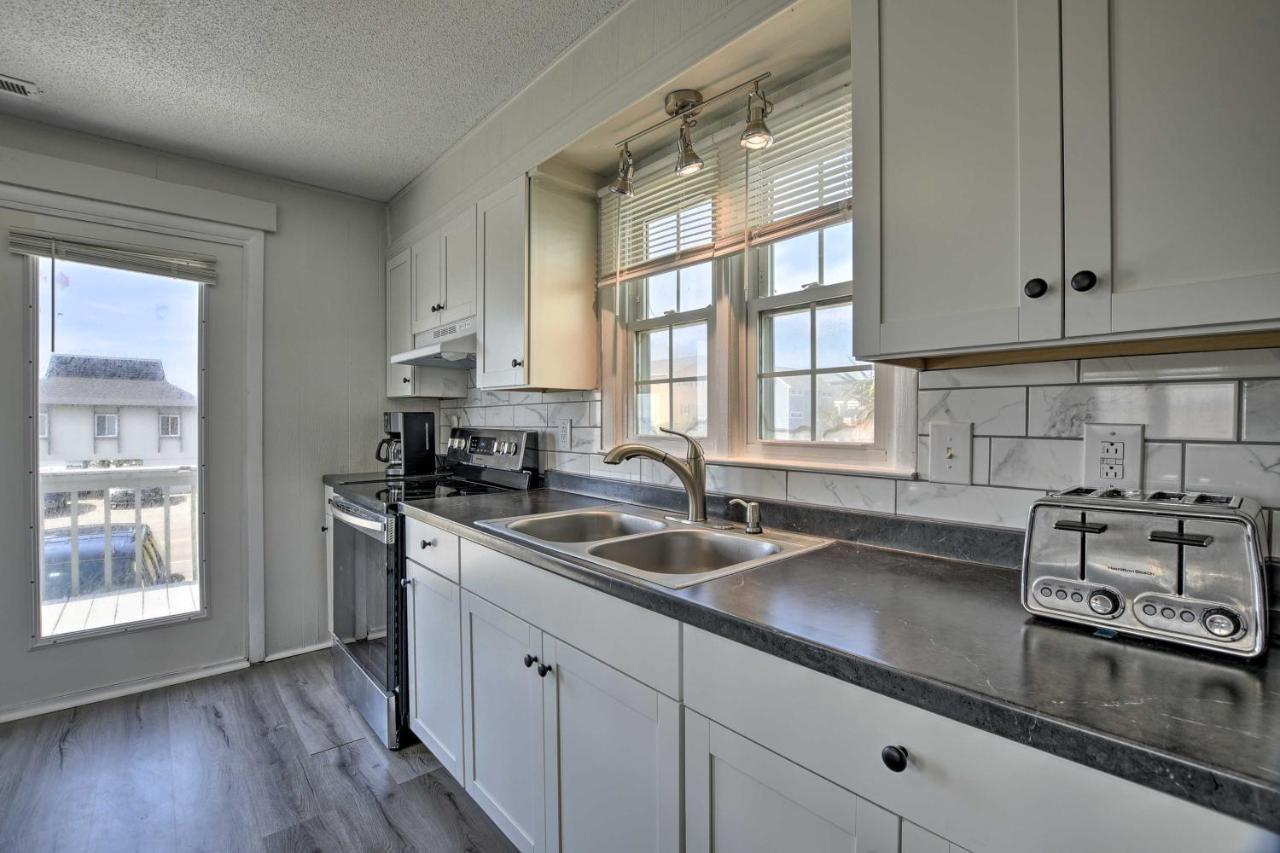 Oak Island Beach Abode With Deck Walk To Shore! Екстер'єр фото