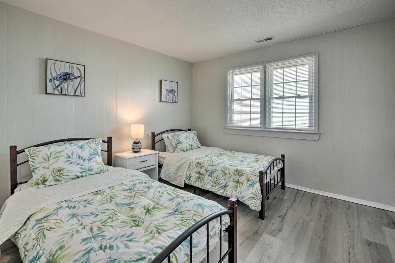 Oak Island Beach Abode With Deck Walk To Shore! Екстер'єр фото