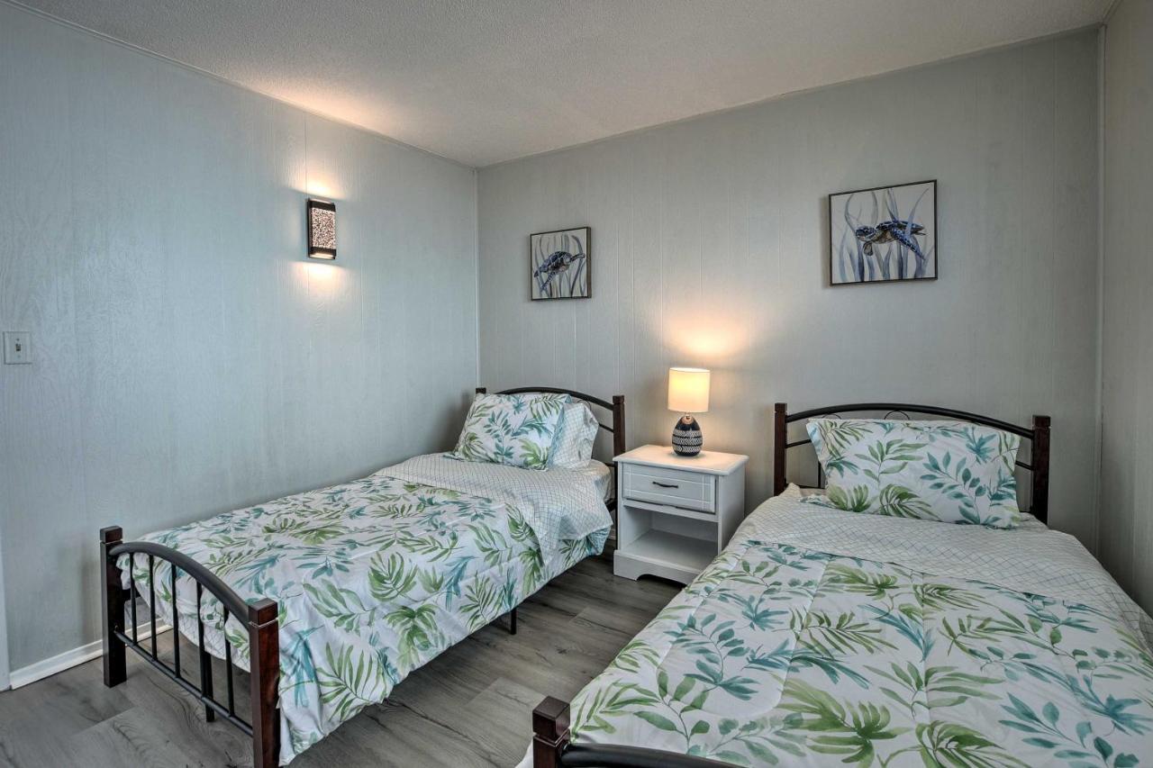 Oak Island Beach Abode With Deck Walk To Shore! Екстер'єр фото