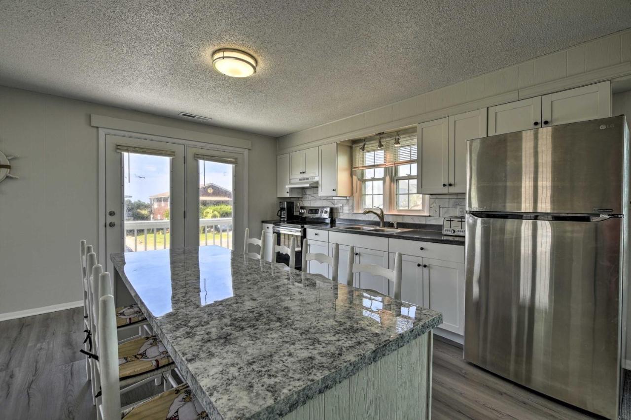 Oak Island Beach Abode With Deck Walk To Shore! Екстер'єр фото
