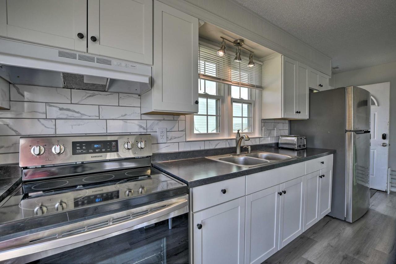 Oak Island Beach Abode With Deck Walk To Shore! Екстер'єр фото